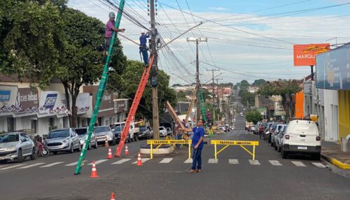 Equipes da Prefeitura de Adamantina, Energisa e empresas de telecomunicação realizam dia D para organização dos cabos
