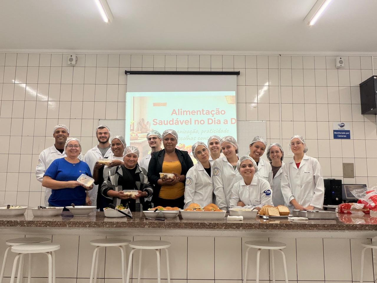 Estudantes de Nutrição promovem oficina de alimentação saudável para funcionários da FAI