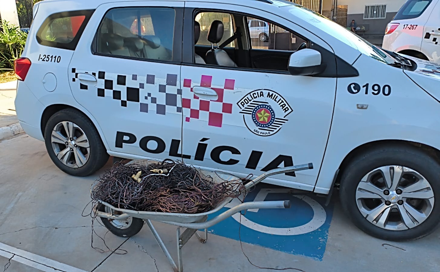POLÍCIA MILITAR PRENDE INDIVÍDUO POR FURTO DE CABOS ELÉTRICOS EM DRACENA