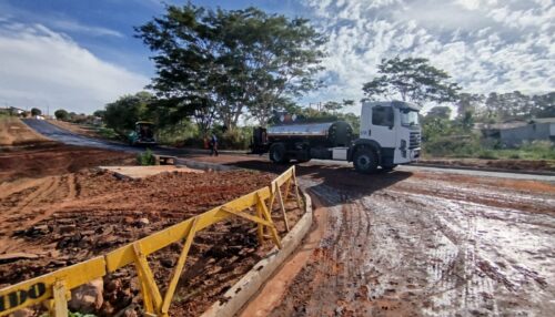 Obras de pavimentação entre o Jardim Brasil e Parque Itamarati chegam à fase final em Adamantina