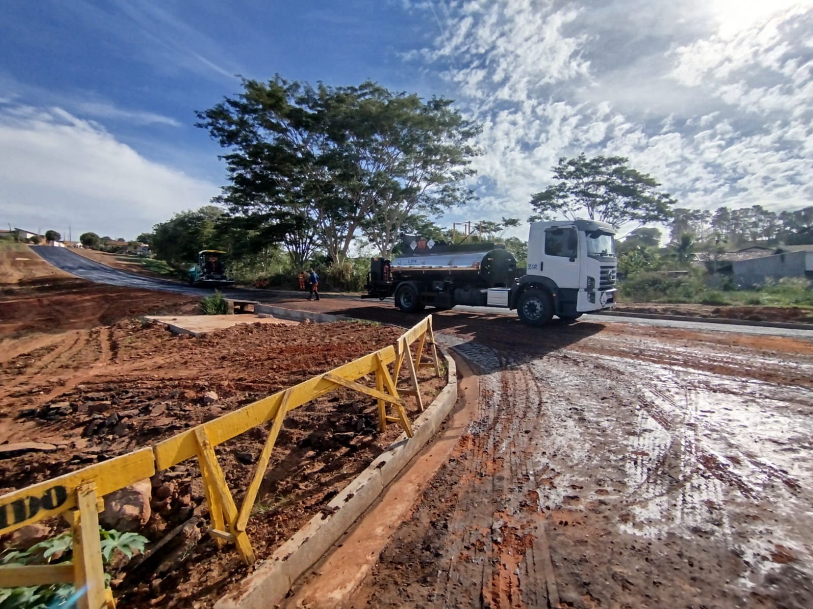 Obras de pavimentação entre o Jardim Brasil e Parque Itamarati chegam à fase final em Adamantina