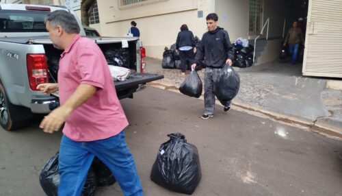 Fundo Social de Solidariedade de Adamantina realiza repasse de doações da Campanha do Agasalho 2026 para associações de moradores