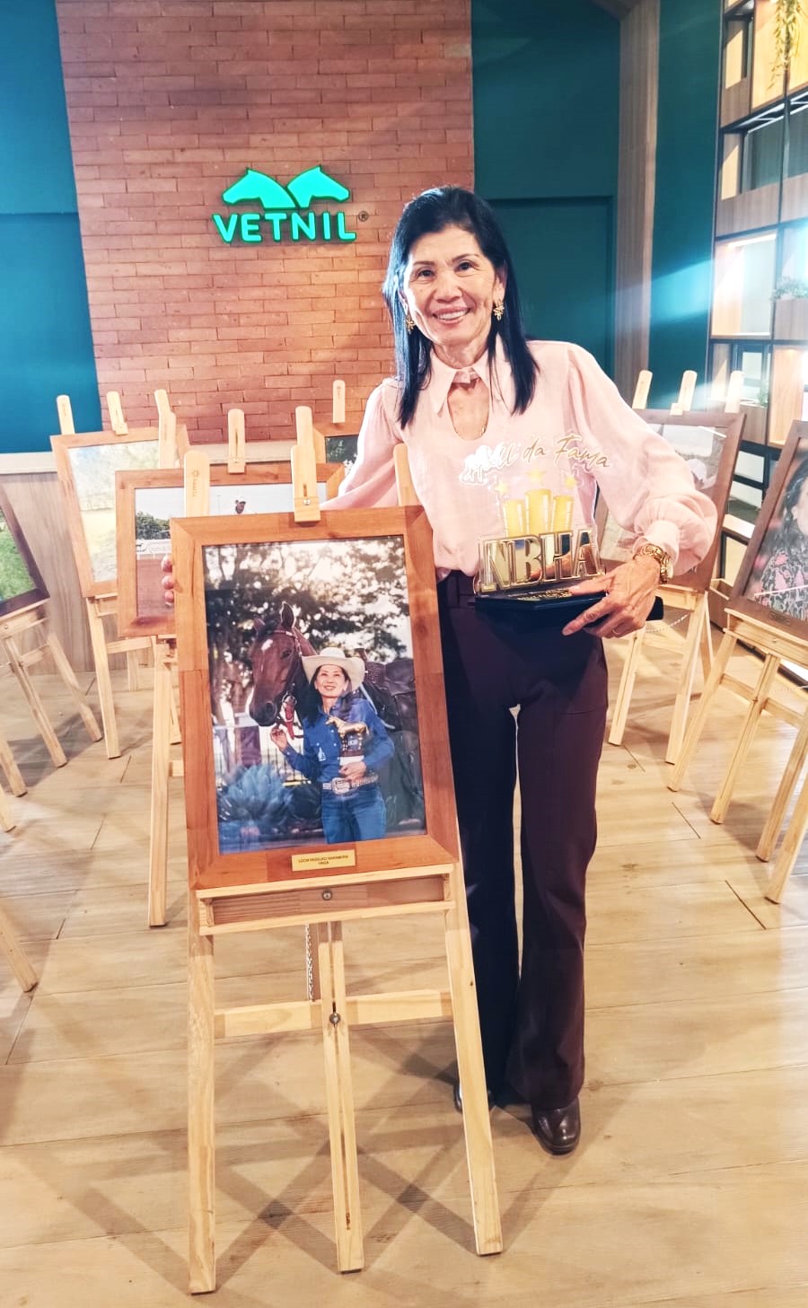 Vice-prefeita de Adamantina foi homenageada na 7ª edição do Hall da Fama NBHA 2026