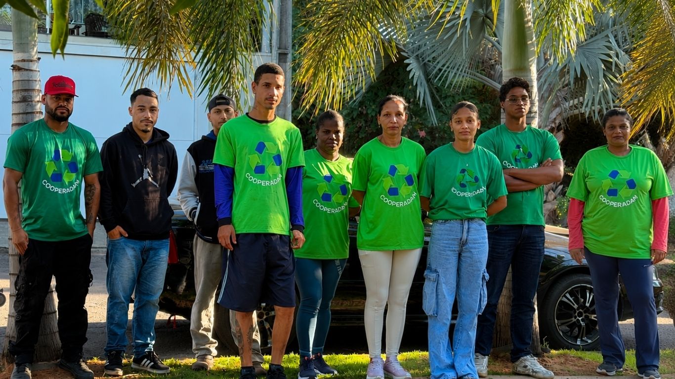 Iniciativa da Cooperadam reforça a conscientização sobre a coleta seletiva em quatro bairros.