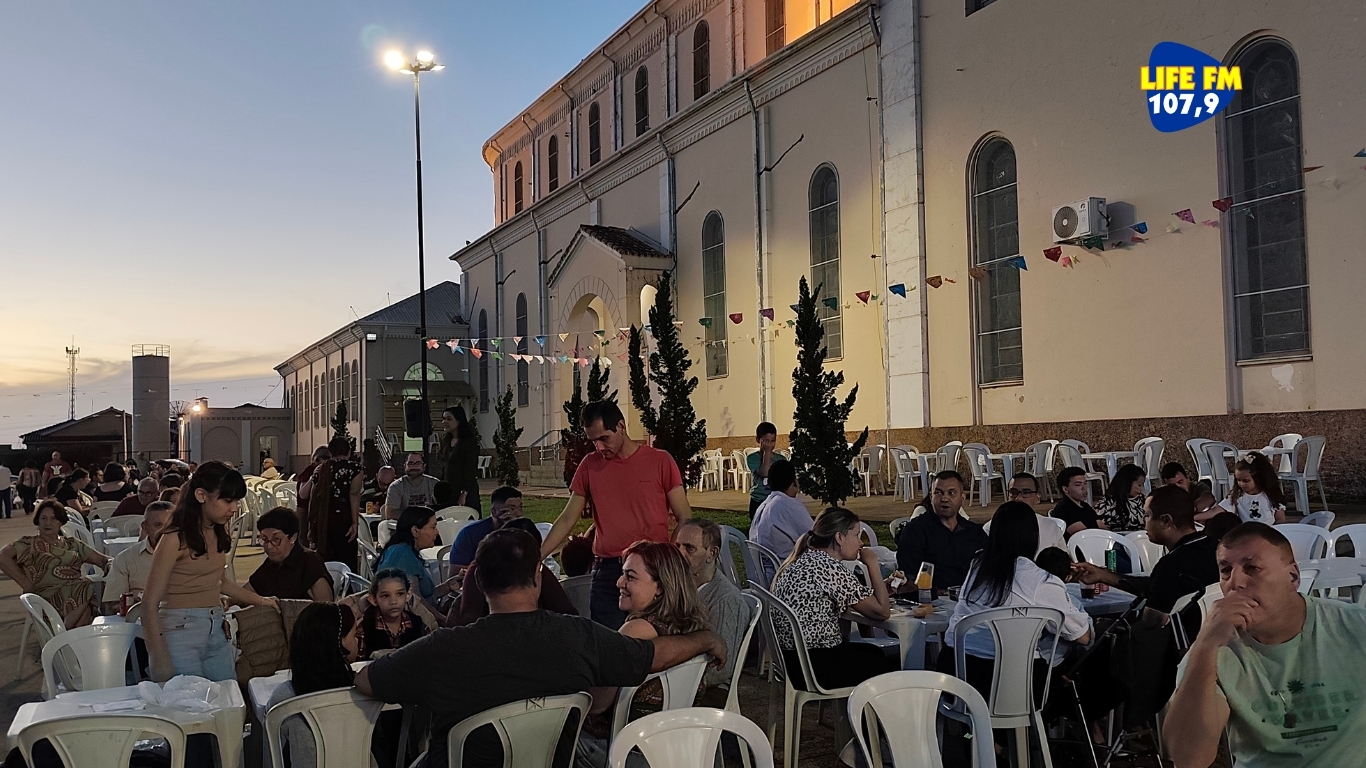 Festa Julina da Paróquia Sagrada Família reúne fé, voluntariado e comunidade em Lucélia