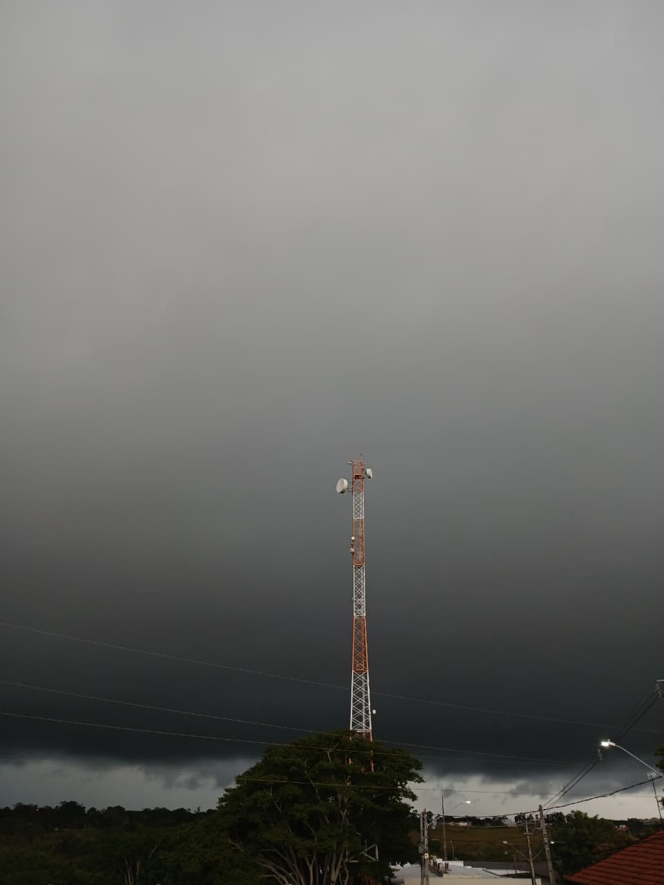 Com previsão de chuva forte e raios até domingo, Energisa reforças as equipes e as orientações à população