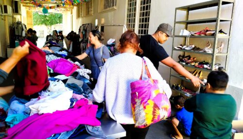 Grande procura marca o início do primeiro dia da “Arara Solidária” promovida pelo Fundo Social de Solidariedade