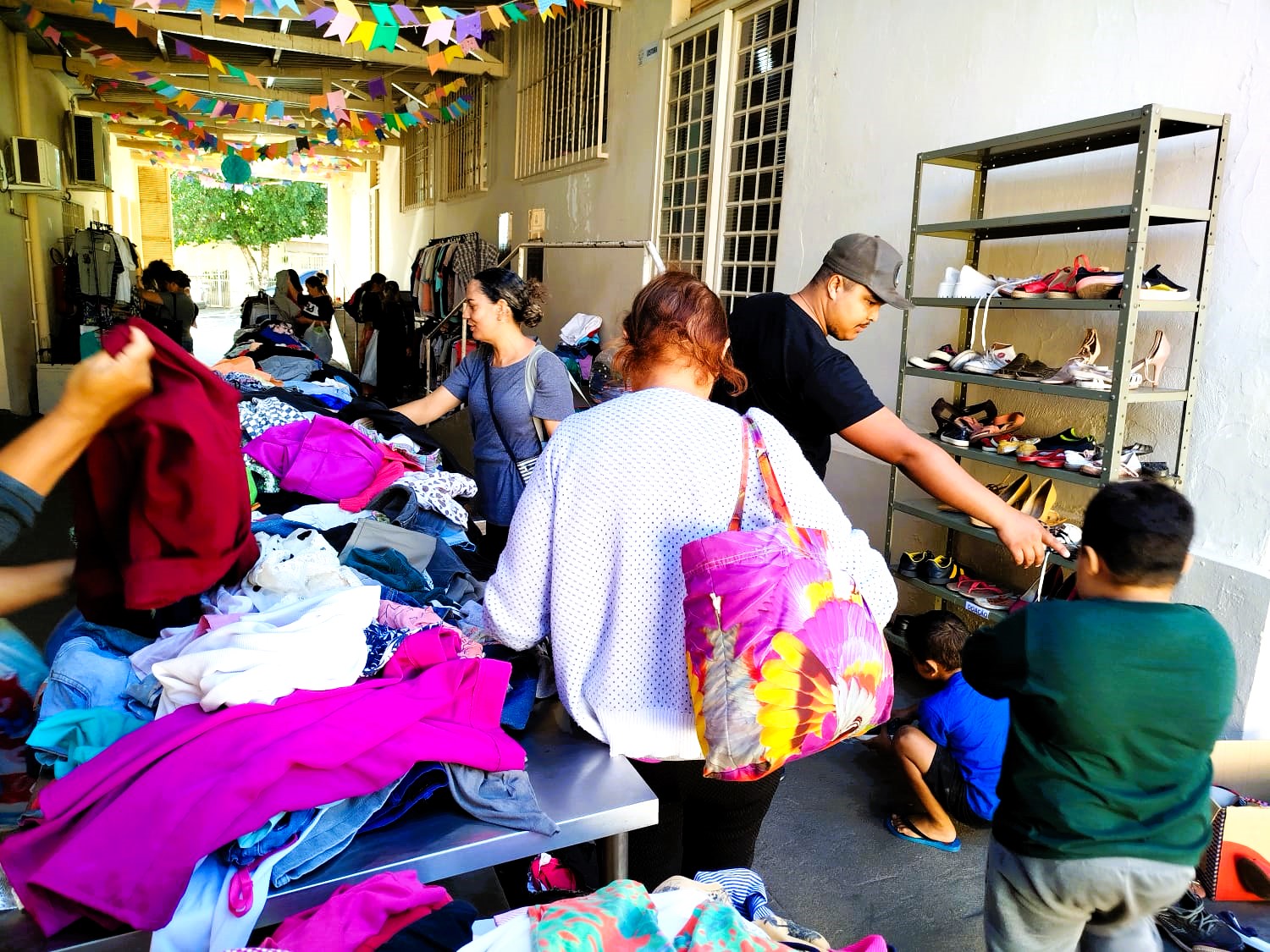 Grande procura marca o início do primeiro dia da “Arara Solidária” promovida pelo Fundo Social de Solidariedade