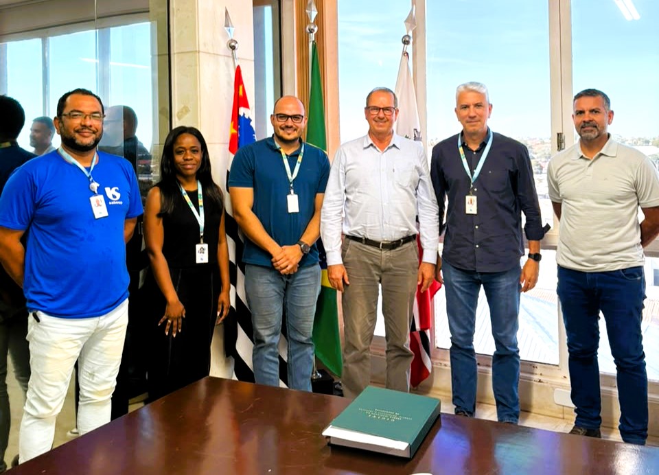 Prefeito recebe representantes da Sabesp para apresentação de novo coordenador regional e discussão de demandas de Adamantina
