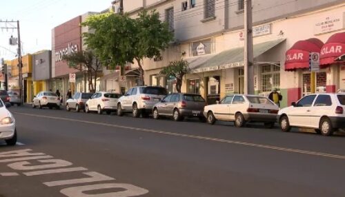 Feriado de 9 de Julho altera funcionamento do comércio e serviços em Adamantina