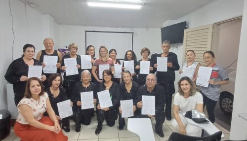 Delegação da Terceira Idade de Adamantina recebe homenagem pela participação no JOMI