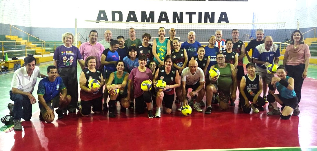 Prefeitura de Adamantina entrega material esportivo aos atletas do voleibol adaptado