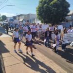 Caminhada do Agosto Lilás mobiliza população no centro de Adamantina
