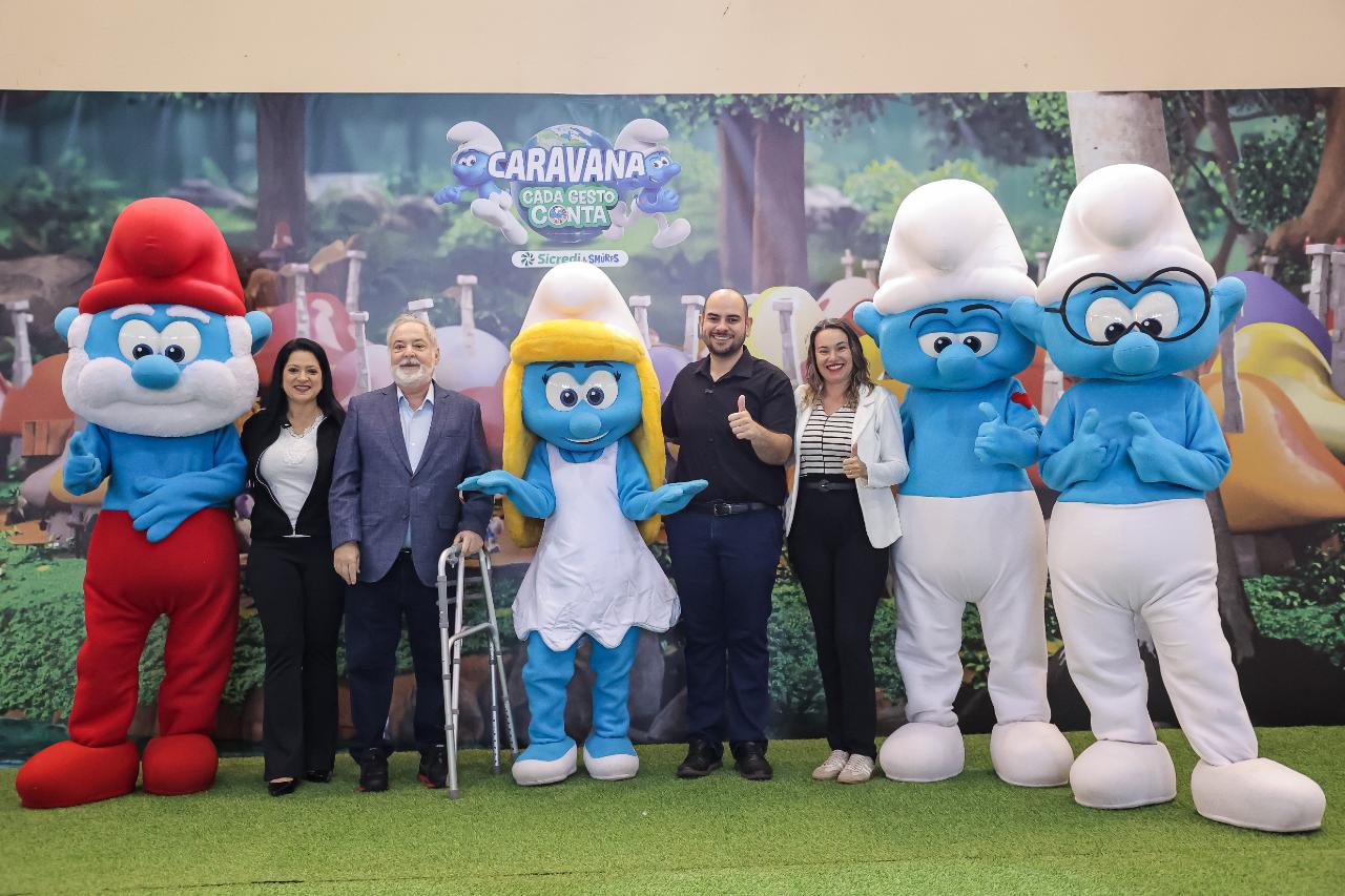 Cooperação e conscientização marcam a passagem da Caravana dos Smurfs por Pompeia (SP)