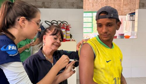Alunas de Enfermagem da FAI promovem ação de saúde e vacinação na COOPERADAM
