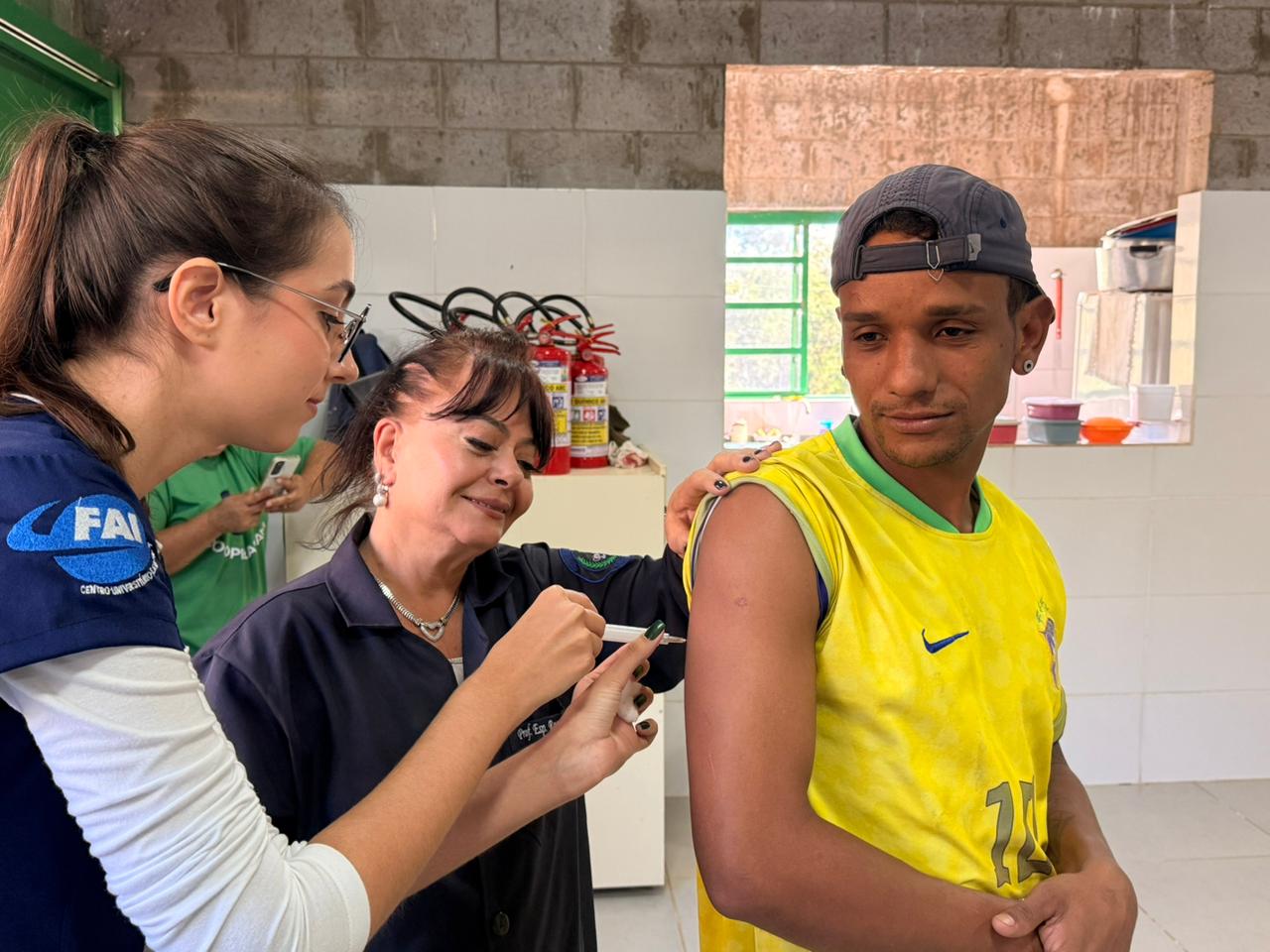 Alunas de Enfermagem da FAI promovem ação de saúde e vacinação na COOPERADAM