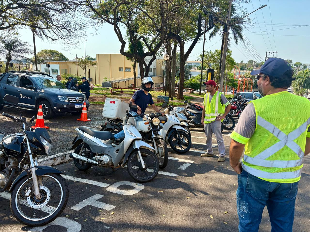 Ação de conscientização reforça cuidados no trânsito durante campanha da Semana Nacional do Trânsito em Adamantina