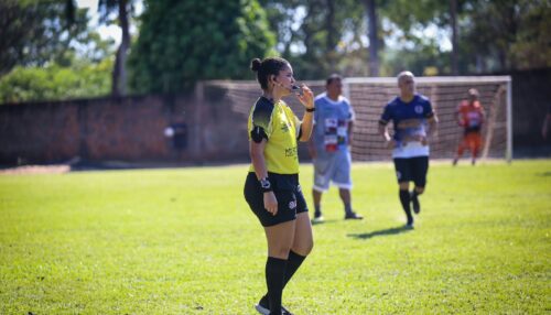 ELA APITOU! 🏟️⚽ Andressa faz história e se torna a primeira árbitra do Vovozão em Lucélia