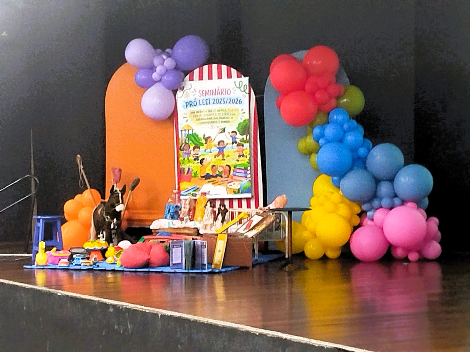 Seminário Pró LEEI reúne educadores e apresenta 13 práticas voltadas à leitura e à escrita na Educação Infantil