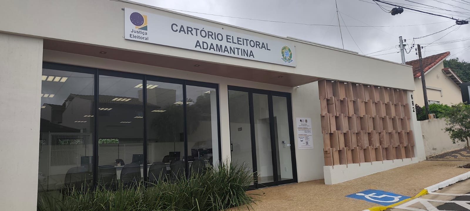 ELEIÇÕES: LIFE FM VAI AO CARTÓRIO ELEITORAL E ESCLARECE DÚVIDAS DOS ELEITORES DE ADAMANTINA