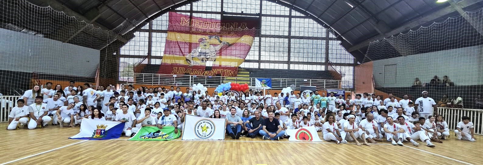 Festival de Capoeira Mestre Sara reúne mais de 320 participantes e arrecada 276 quilos de alimentos em Adamantina