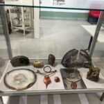 Exposição sobre pedras preciosas e minerais chama atenção no Museu Histórico de Adamantina