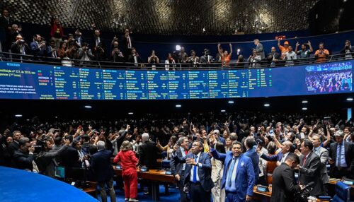 Senado aprova fim da escala 6x1 e redução da jornada de trabalho